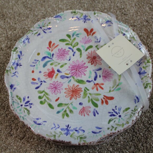 Bungalow No 10 Flower Rustic Dinner Plate Set 4 Scalloped Melamine Blue Red NWT - Picture 2 of 7